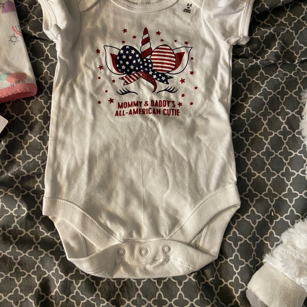 Baby girl clothes and diaper bag - Picture 7 of 7
